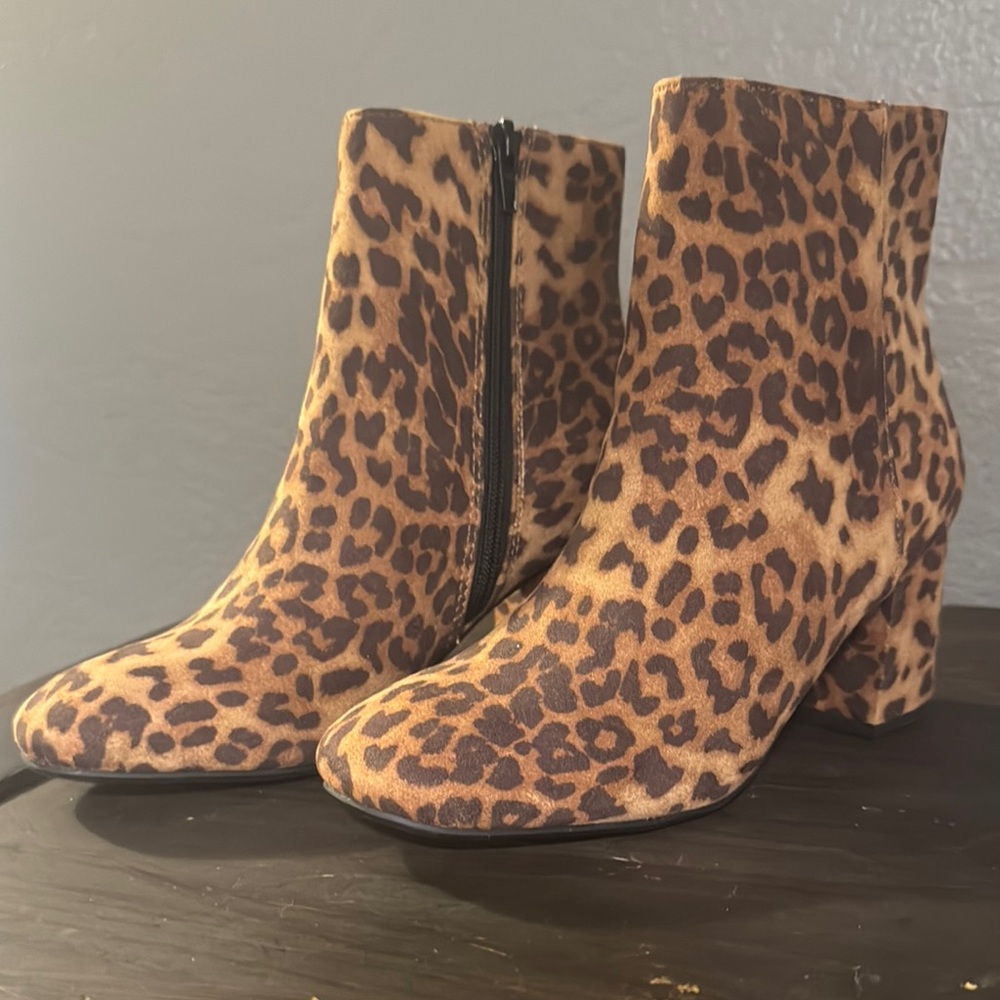 SHEIN Brown Ankle Boots with Chunky Heel